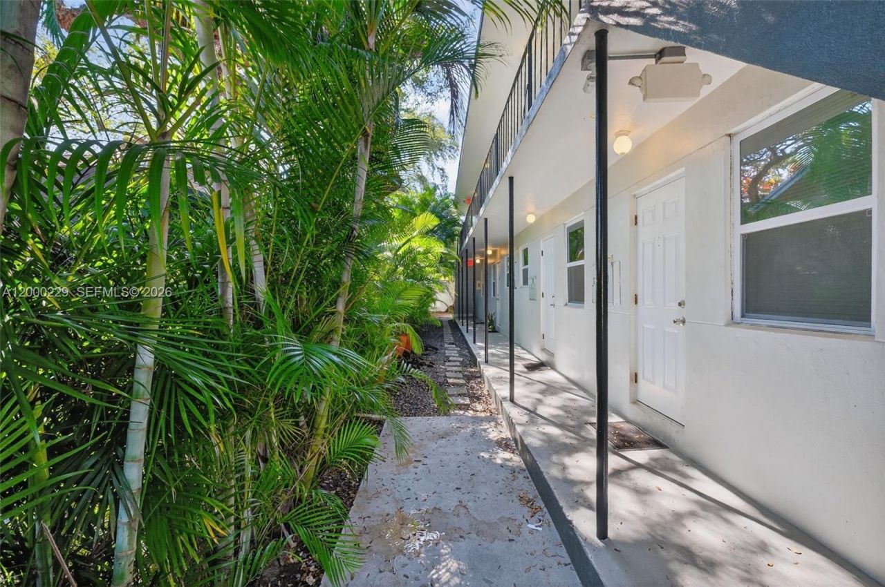 3676 Oak Ave, Unit 7, Miami, FL 33133 Photo