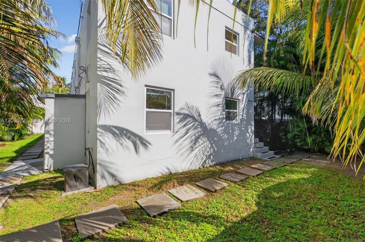3676 Oak Ave, Unit 7, Miami, FL 33133 Photo