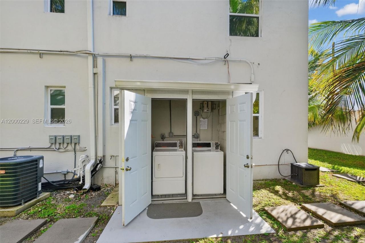 3676 Oak Ave, Unit 7, Miami, FL 33133 Photo