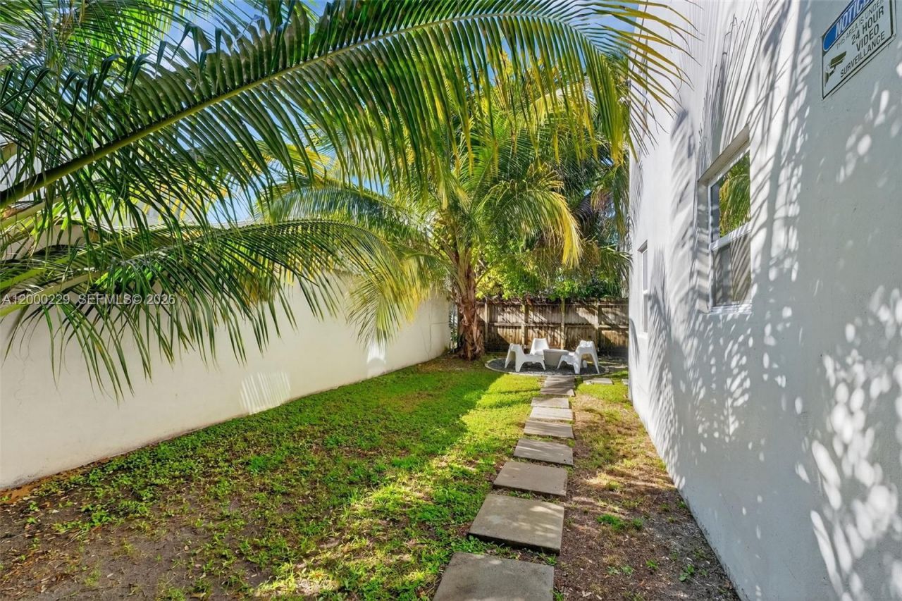 3676 Oak Ave, Unit 7, Miami, FL 33133 Photo