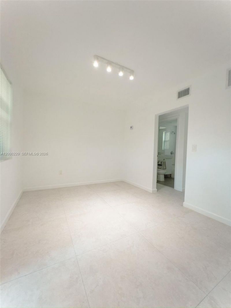 3676 Oak Ave, Unit 7, Miami, FL 33133 Photo