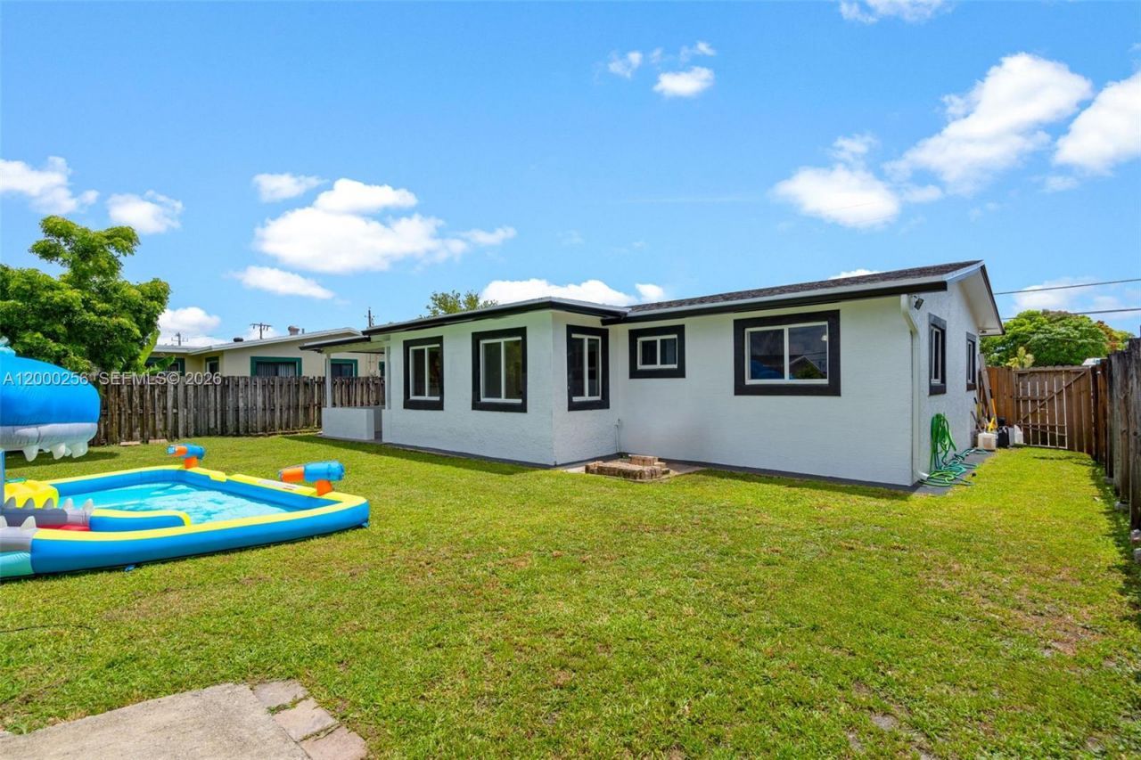 2485 NW 84th Way, Sunrise, FL 33322 Photo