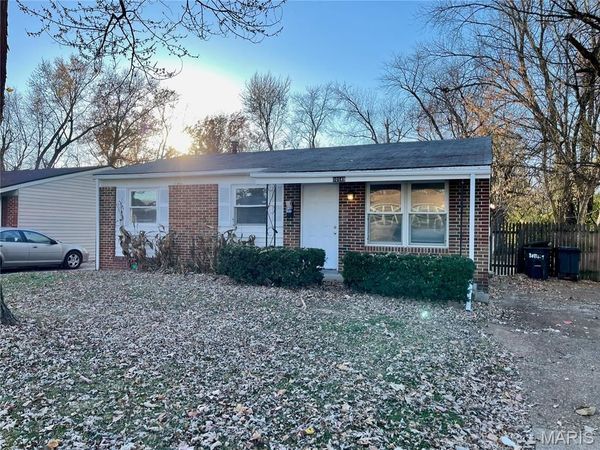 10149 Royal Drive , St Louis, MO 63136