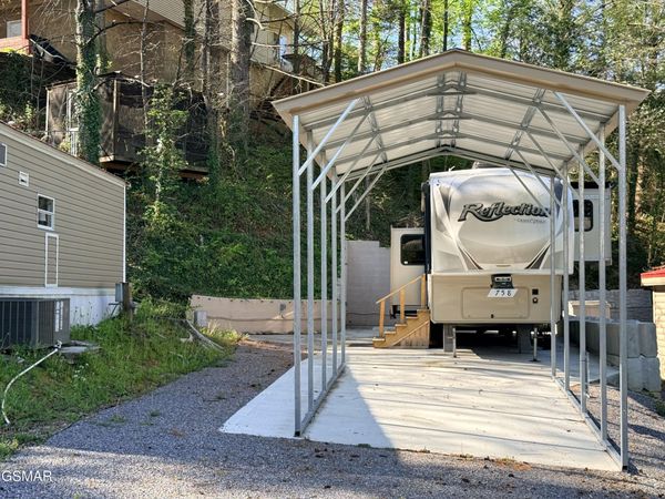 758 Big Valley Boulevard, Townsend, TN 37882