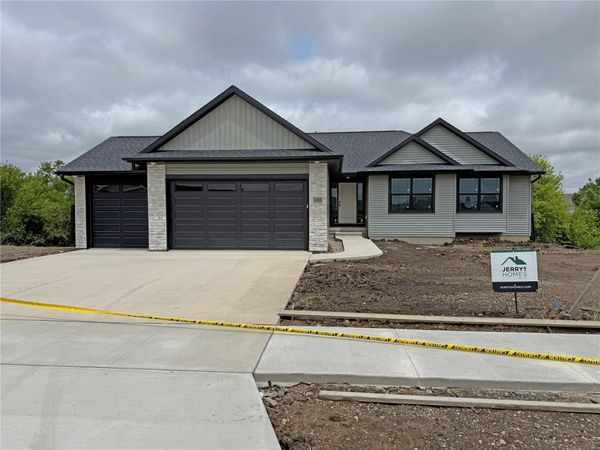 6308 Prairie Rose Circle SW, Cedar Rapids, IA 52404