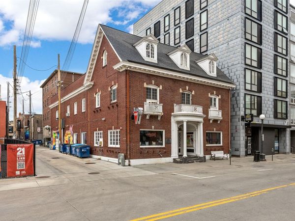 13 S Linn Street , Iowa City, IA 52240