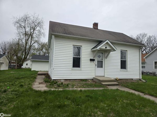 1711 Lincoln Street, Burlington, IA 52601