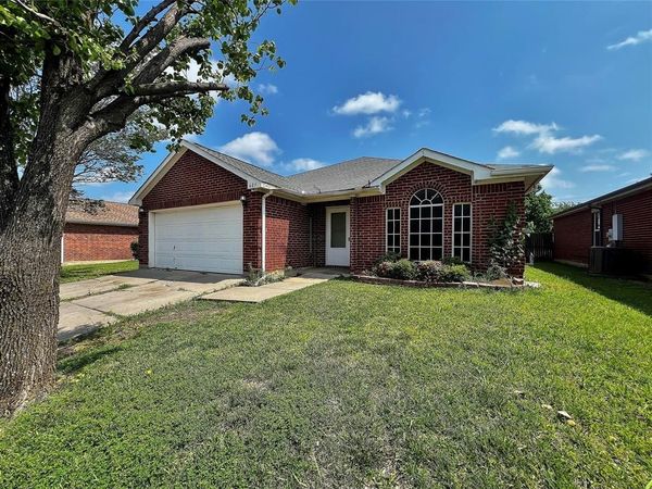 609 Blueberry Hill Lane, Mansfield, TX 76063