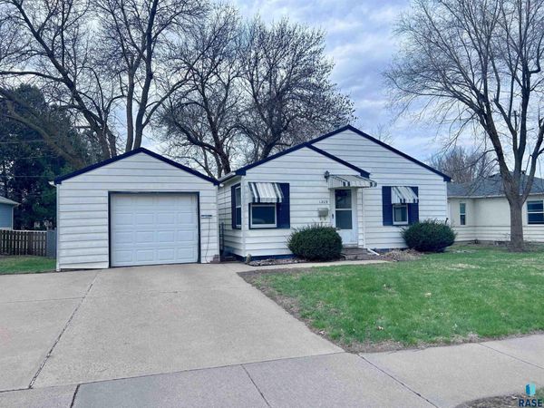 1209 S Gary Dr, Sioux Falls, SD 57103
