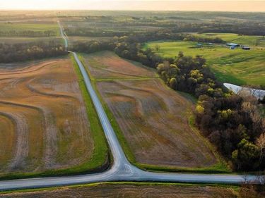 0001 Williams Road, Dearborn, MO 64439