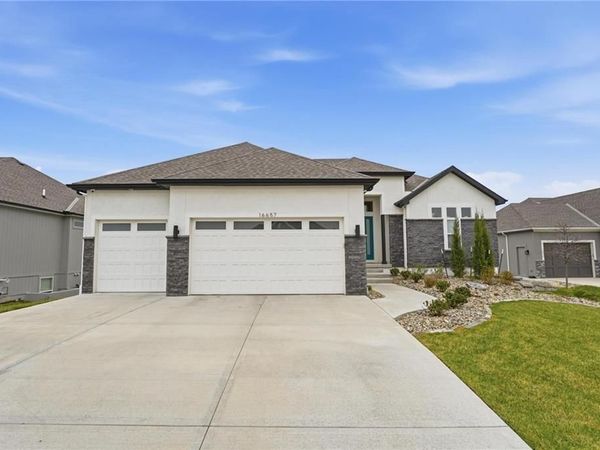 16657 S Tomashaw Street, Olathe, KS 66062