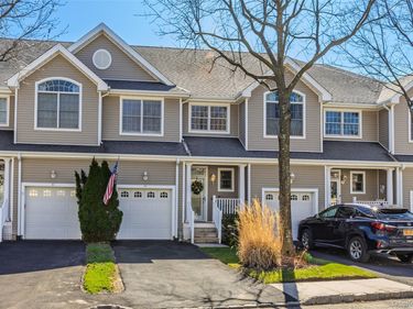 86 Brianna Drive, East Setauket, NY 11733