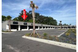 392 Corner Square Shopping Plaza photo 4
