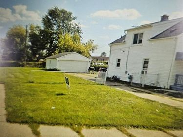 000 Pinehurst, Roseville, MI 48066