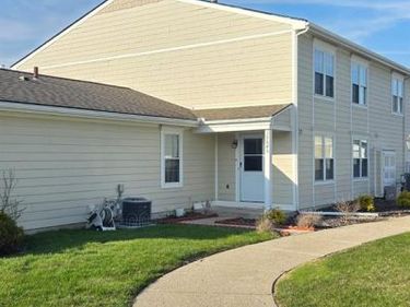 39845 Village Wood Lane, Novi, MI 48375