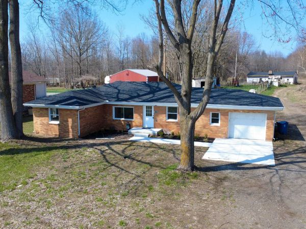 5424 Oakville Waltz Road, New Boston, MI 48164