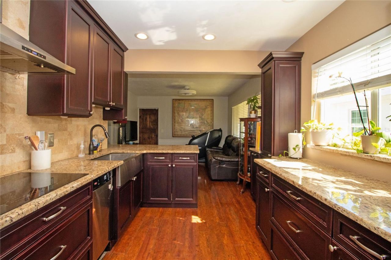 5335 8th Avenue N, Saint Petersburg, FL 33710 Photo