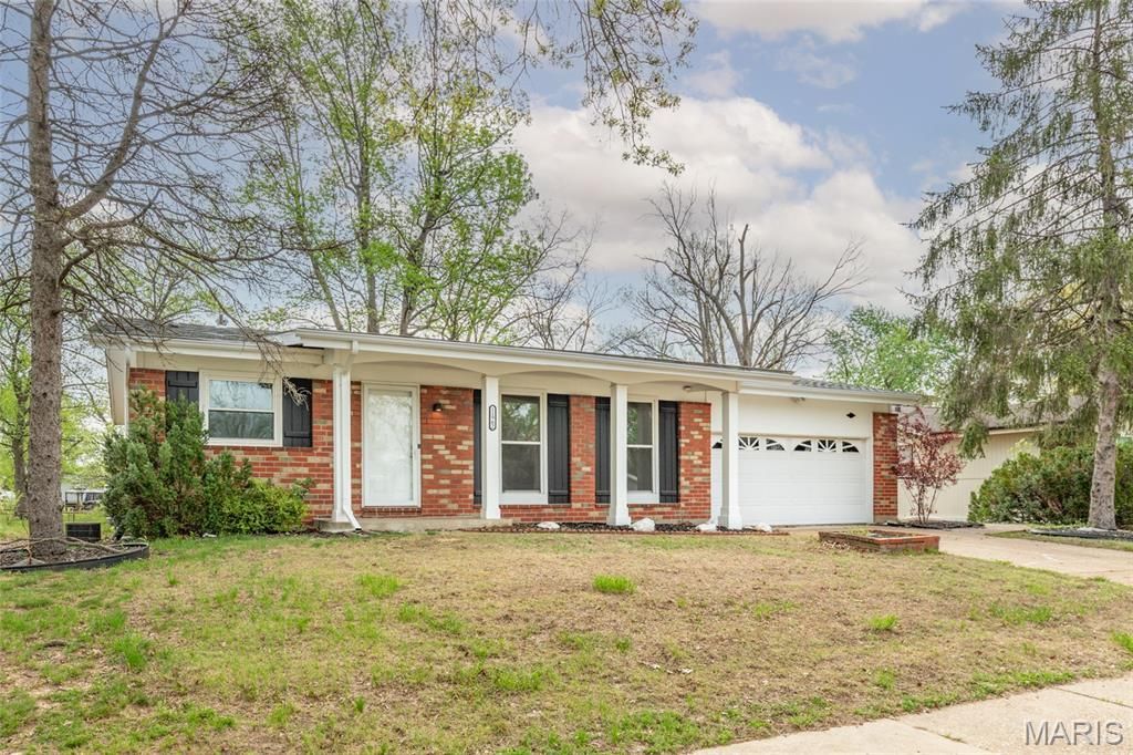 11962 Nero Drive, Florissant, MO 63033 Main Photo