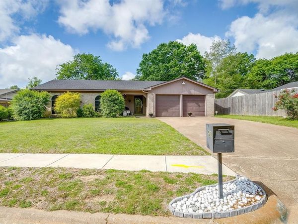 529 Jayellen Avenue, Burleson, TX 76028