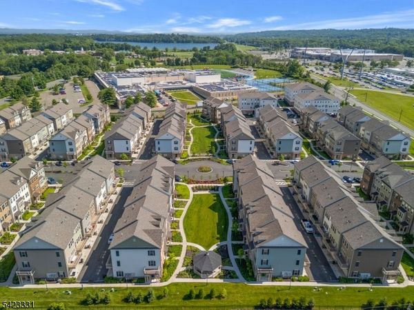 17 Gala Ct, Livingston, NJ 07039