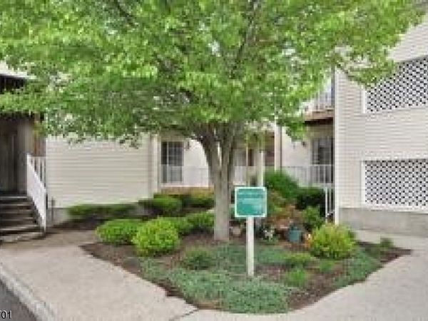 272 Potomac Dr Ondo, Bernards, NJ 07920