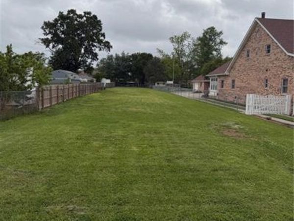 PINE Street, Metairie, LA 70005