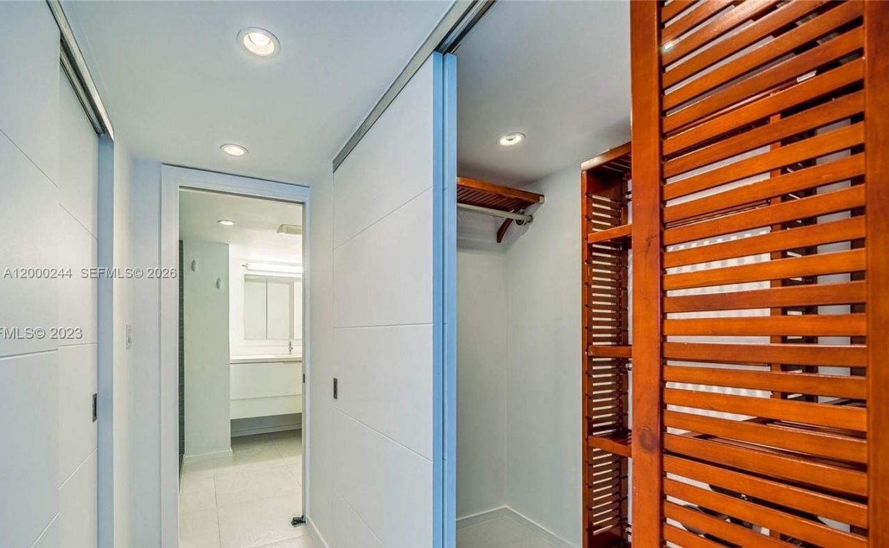 555 NE 15th St, Unit 17F, Miami, FL 33132 Photo