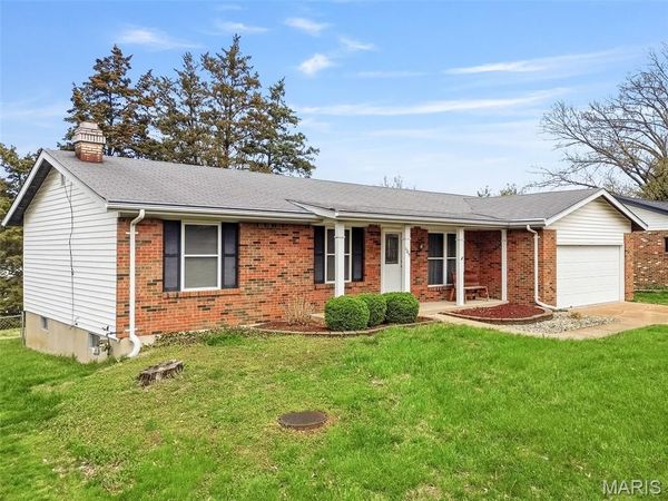 1219 Derbyshire Drive, Manchester, MO 63021