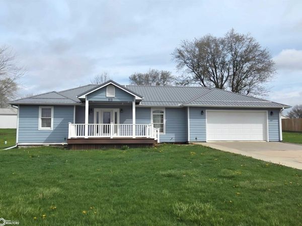 815 E Cross Street, Centerville, IA 52544