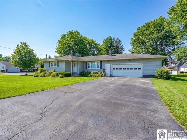 17 Plymouth Avenue, Franklinville, NY 14737