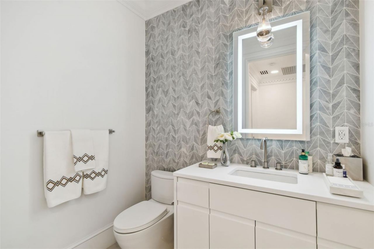 450 Knights Run Avenue, Unit 2004, Tampa, FL 33602 Photo