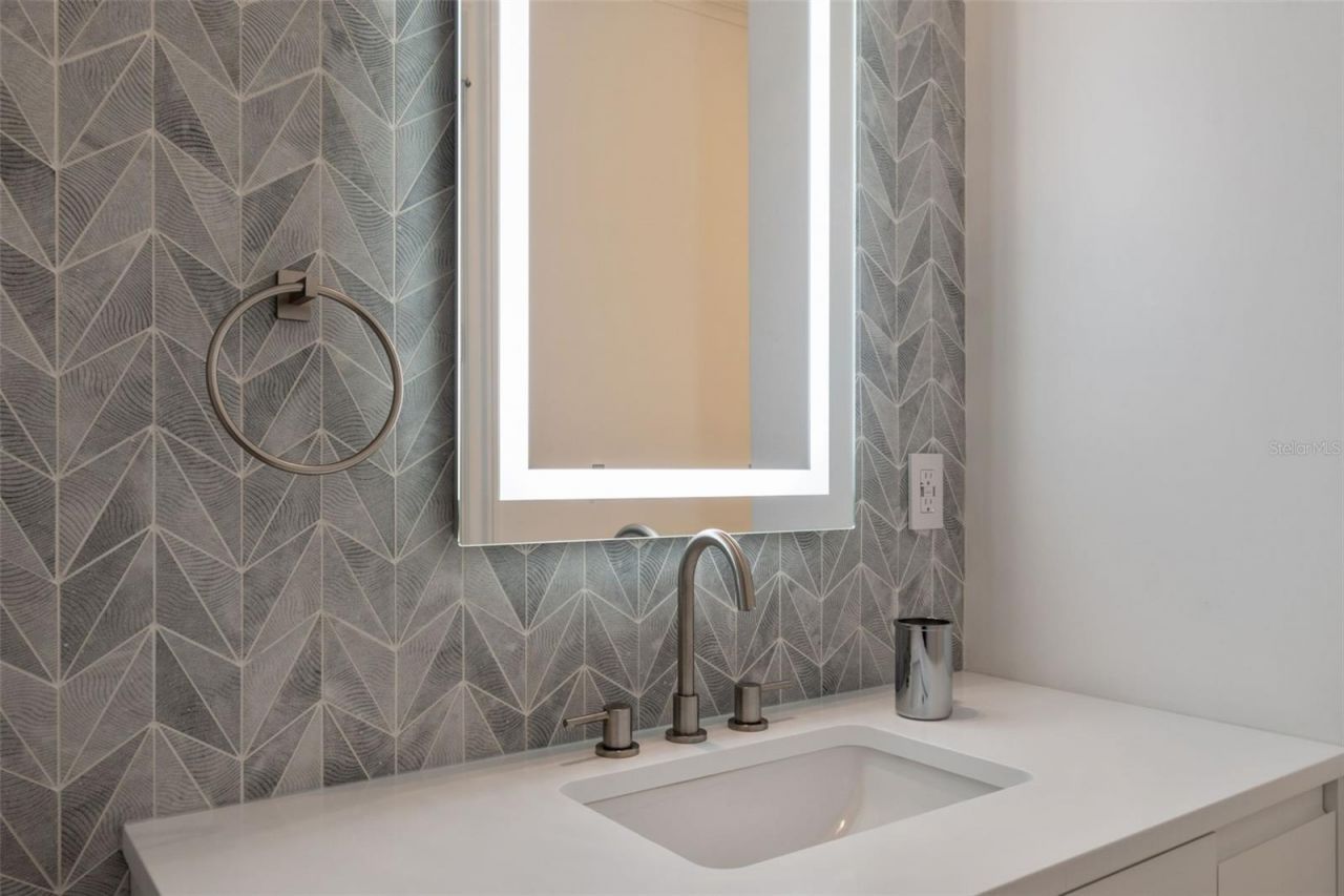 450 Knights Run Avenue, Unit 2004, Tampa, FL 33602 Photo