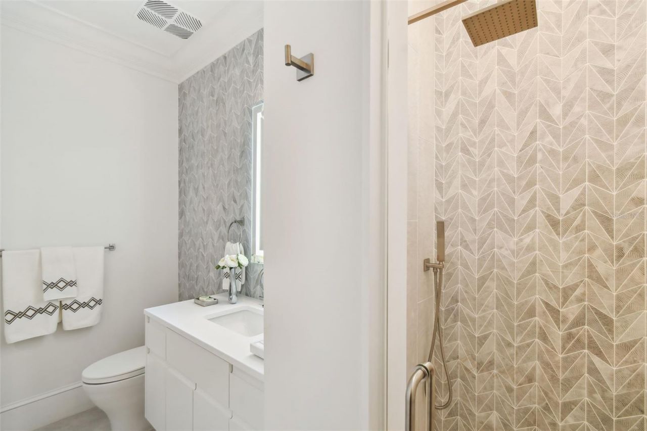 450 Knights Run Avenue, Unit 2004, Tampa, FL 33602 Photo