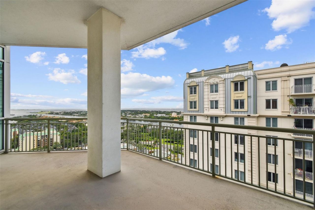 450 Knights Run Avenue, Unit 2004, Tampa, FL 33602 Photo