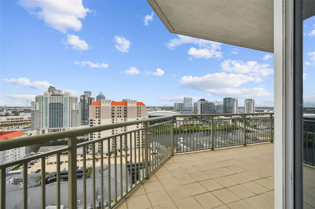 450 Knights Run Avenue, Unit 2004, Tampa, FL 33602 Photo