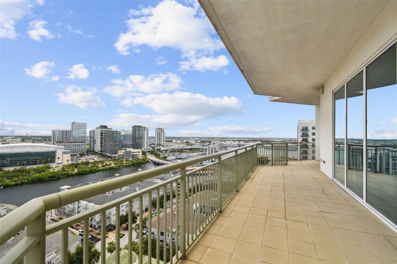 450 Knights Run Avenue, Unit 2004, Tampa, FL 33602 Photo