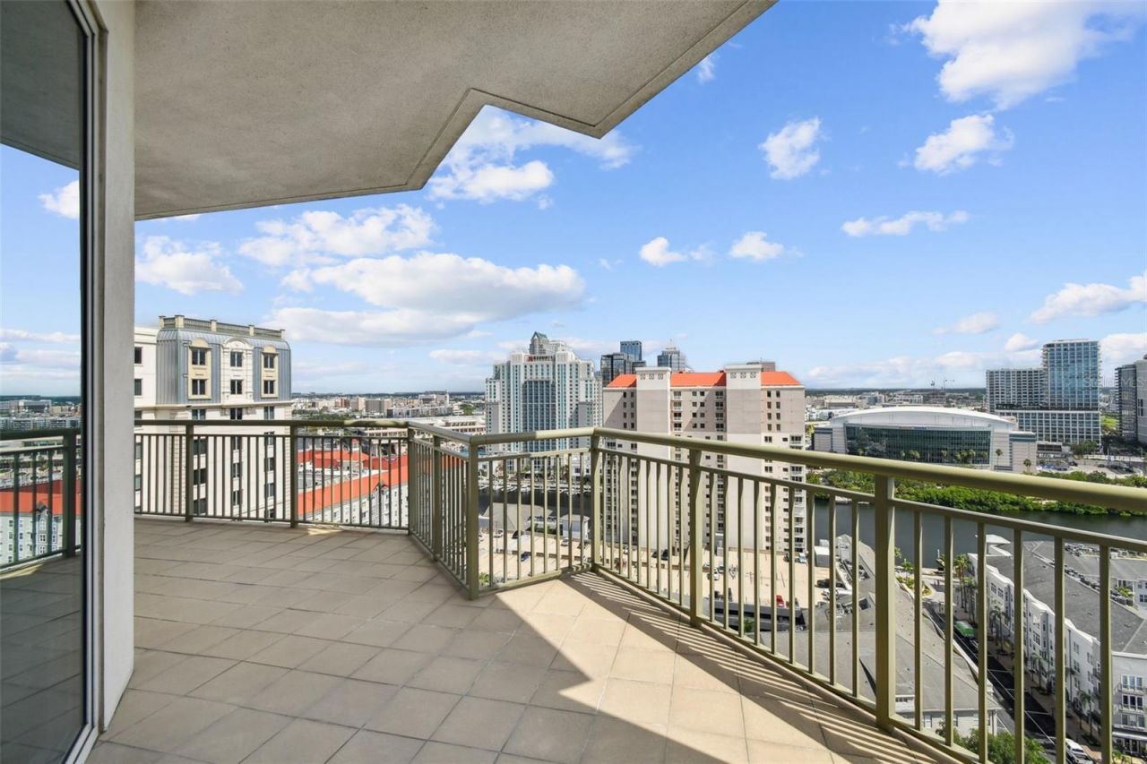 450 Knights Run Avenue, Unit 2004, Tampa, FL 33602 Photo