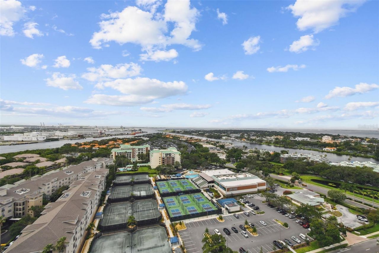 450 Knights Run Avenue, Unit 2004, Tampa, FL 33602 Photo
