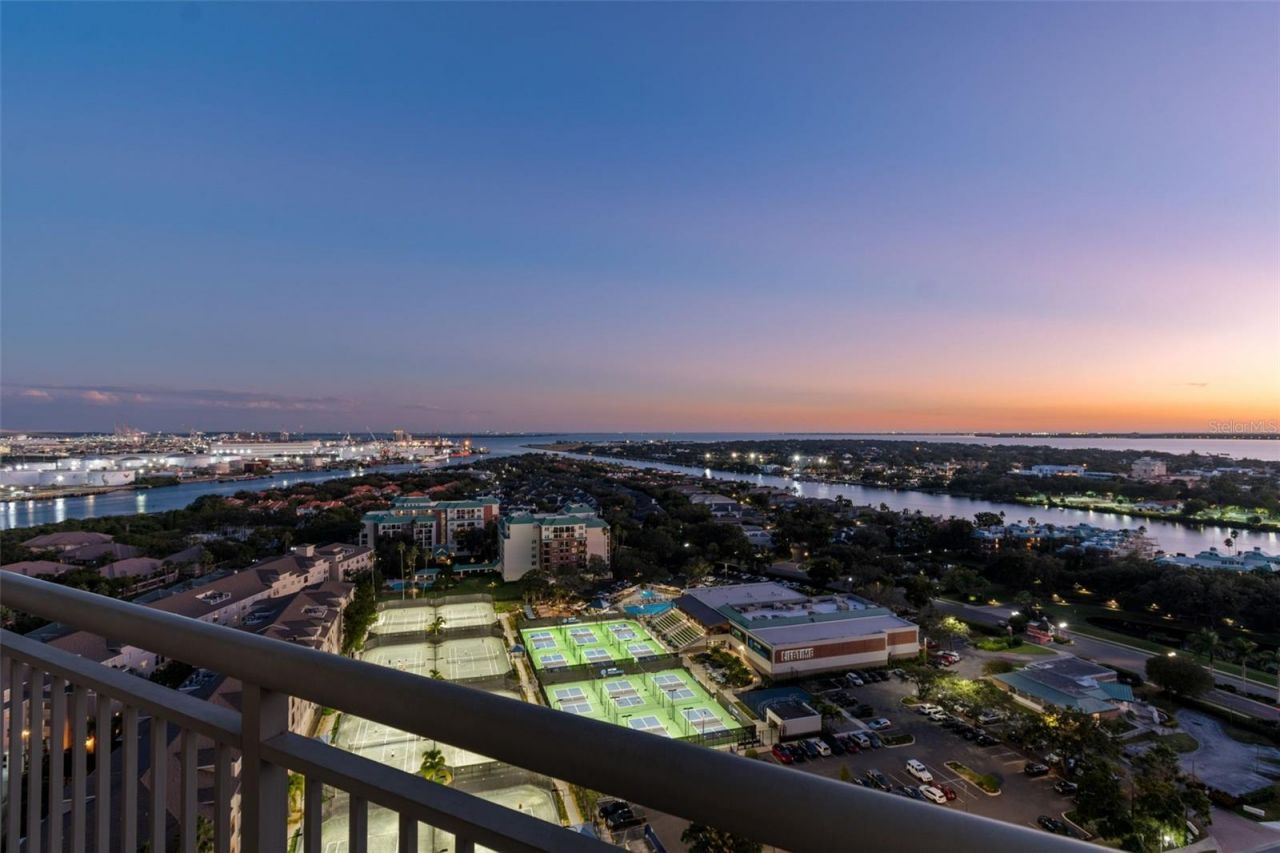 450 Knights Run Avenue, Unit 2004, Tampa, FL 33602 Photo