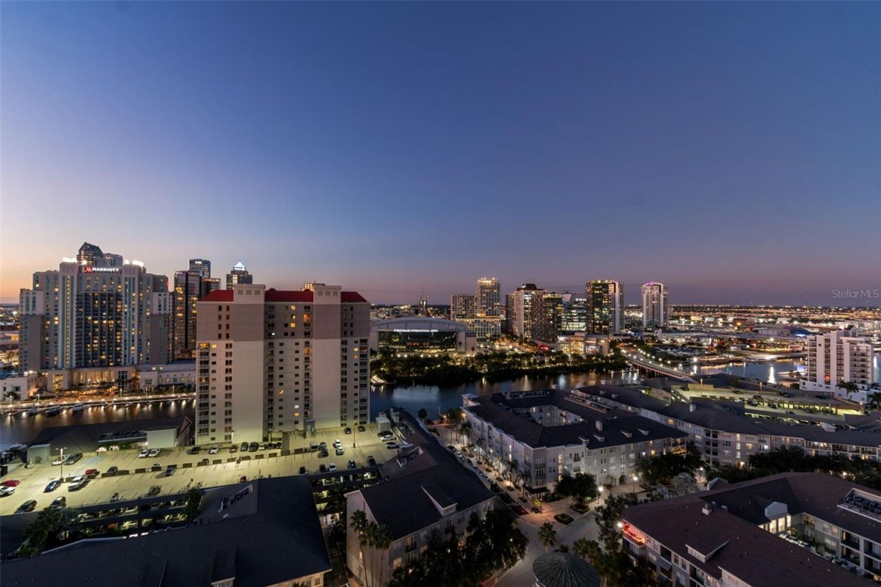 450 Knights Run Avenue, Unit 2004, Tampa, FL 33602 Photo