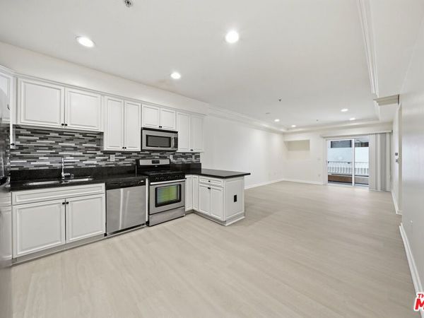 1037 Fedora Street, Unit 204, Los Angeles, CA 90006