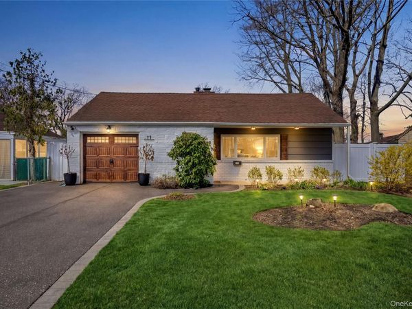 11 Grand Central Avenue , Amityville, NY 11701
