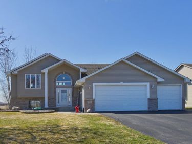 1007 Bluestem Lane, Lester Prairie, MN 55354
