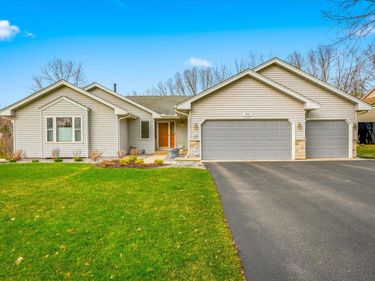 4564 Cliff Ridge Court, Eagan, MN 55123
