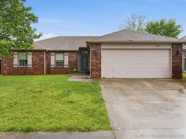 1117 S Marina Drive , Oologah, OK 74053