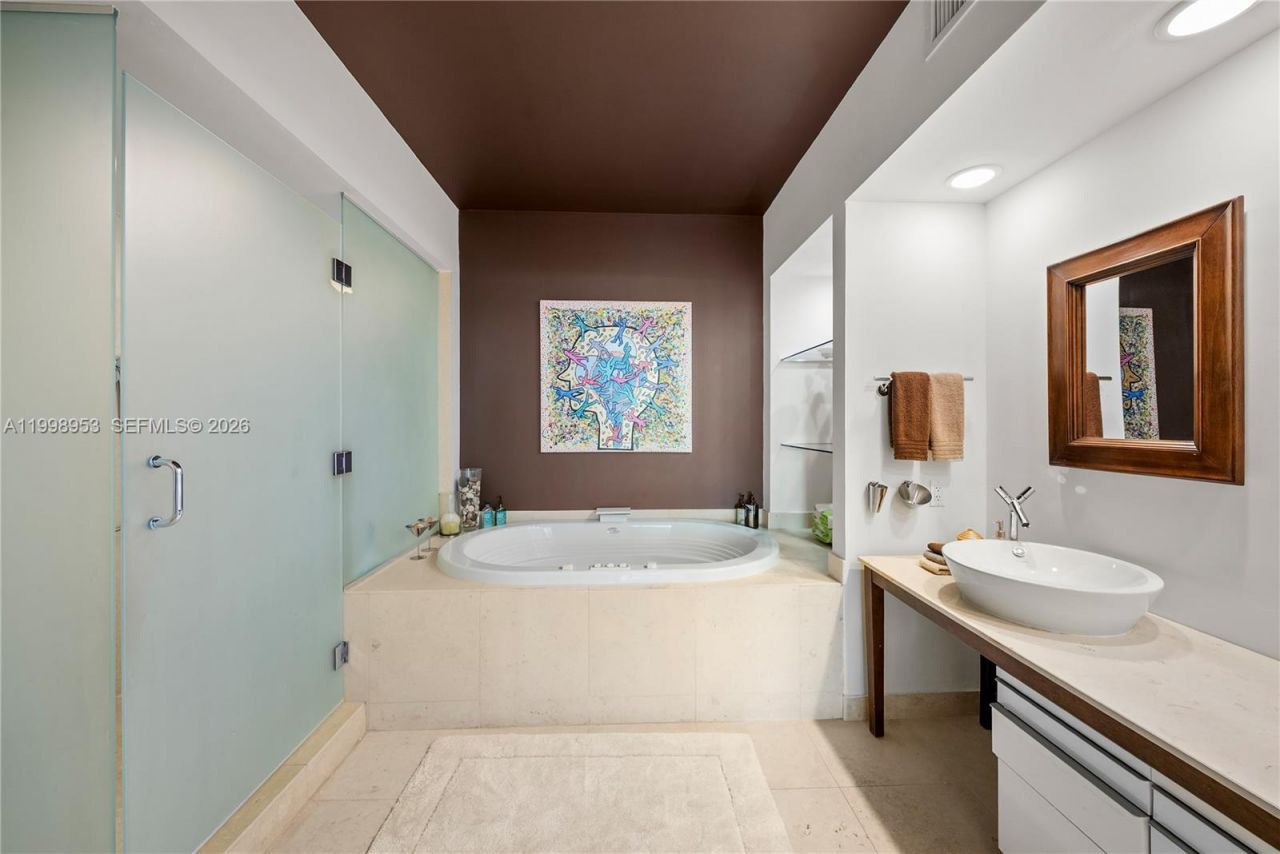 450 Alton Rd, Unit 704, Miami Beach, FL 33139 Photo