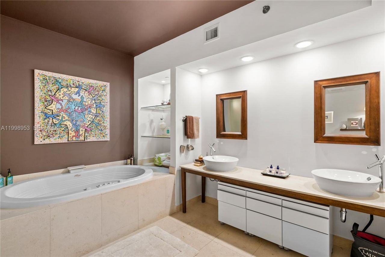 450 Alton Rd, Unit 704, Miami Beach, FL 33139 Photo