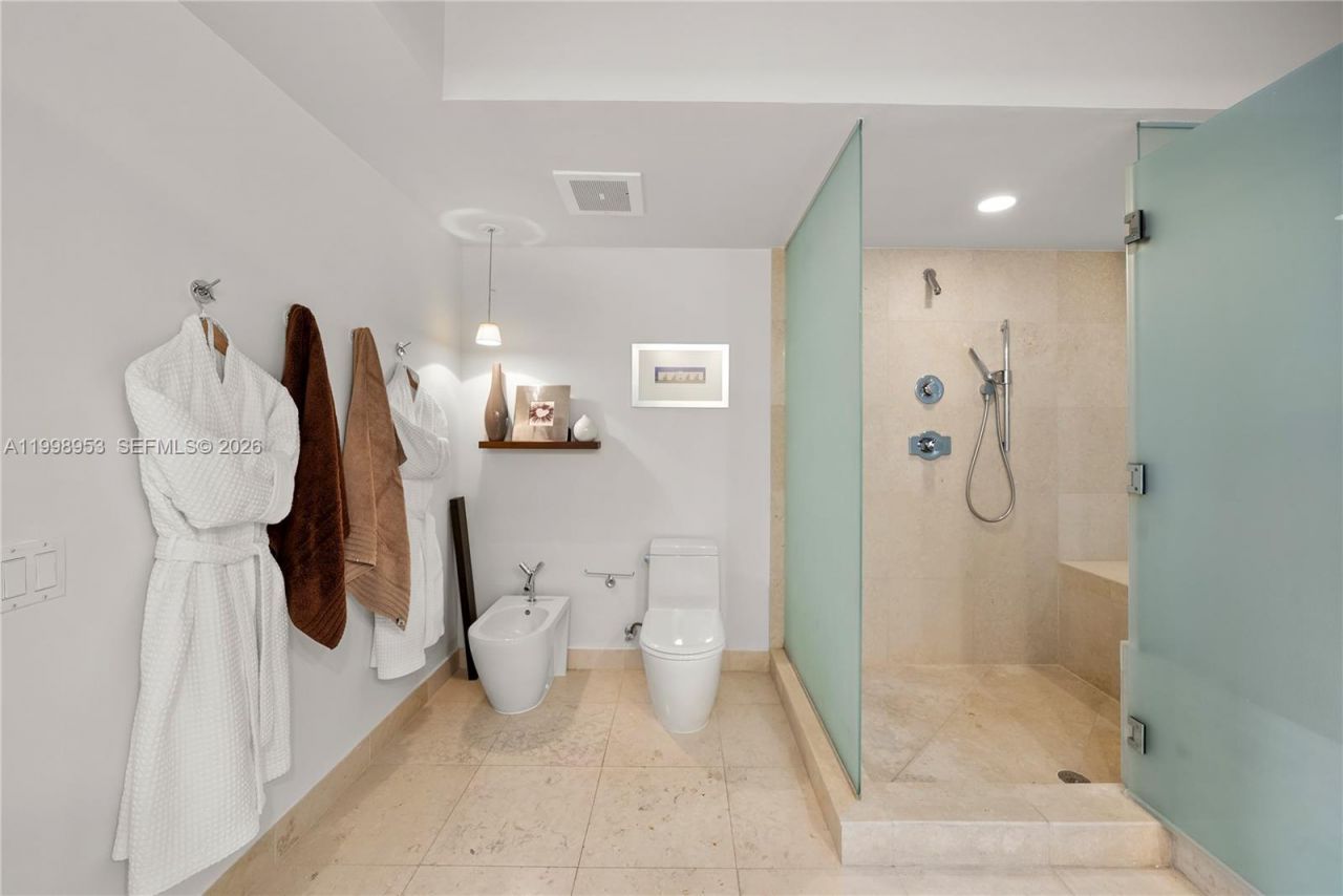 450 Alton Rd, Unit 704, Miami Beach, FL 33139 Photo