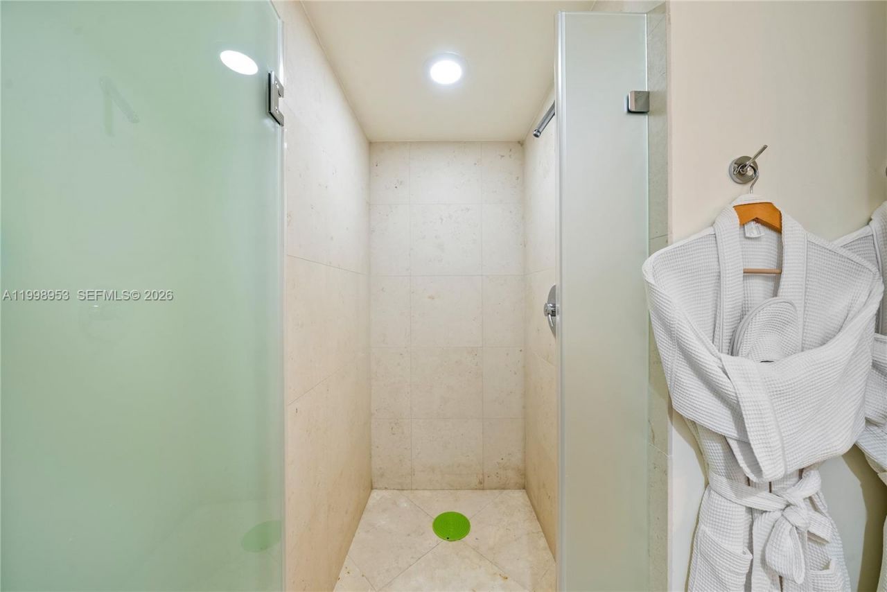 450 Alton Rd, Unit 704, Miami Beach, FL 33139 Photo