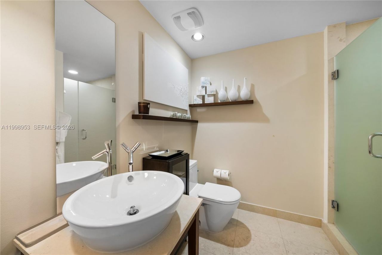 450 Alton Rd, Unit 704, Miami Beach, FL 33139 Photo